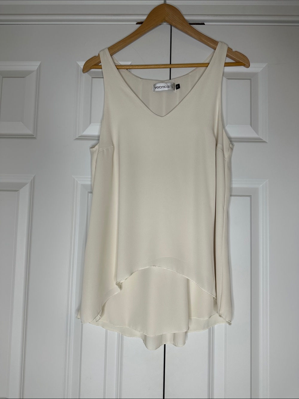 Veronica M Cream V-Neck Sleeveless Layered Hem Cami SzM